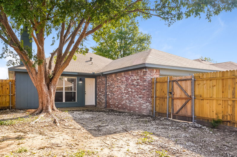2,450/Mo, 2829 Hidden Springs Dr Mesquite, TX 75181 Rear View 2