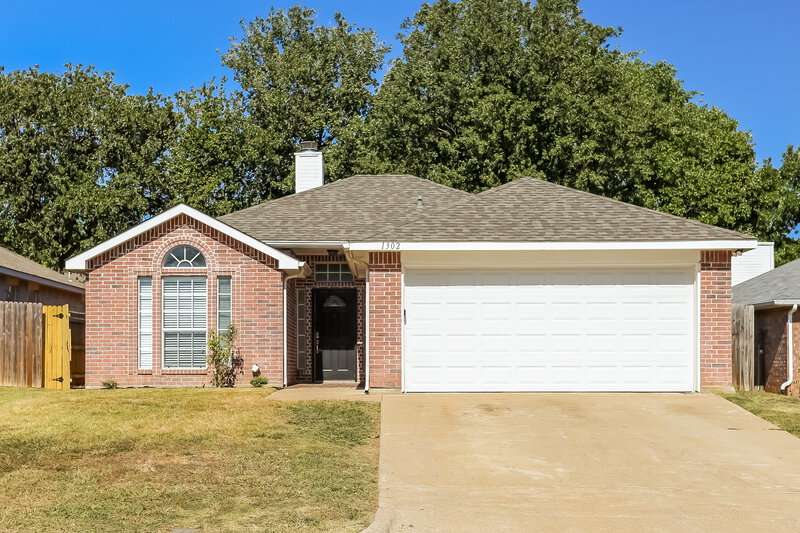 2,000/Mo, 1302 Hidden Glade Dr Mansfield, TX 76063 External View