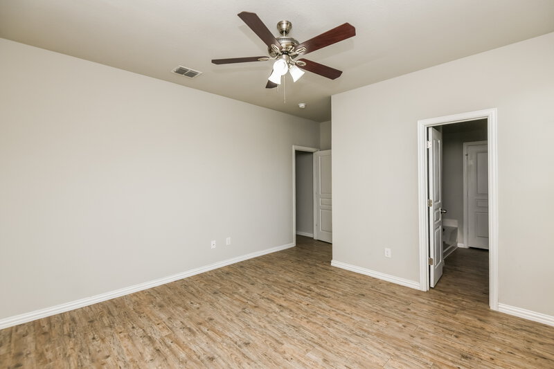 3,040/Mo, 1933 Belshire Ct Fort Worth, TX 76140 Main Bedroom View