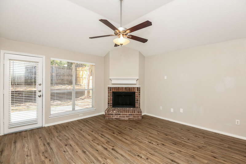 2,320/Mo, 5821 Clarion Trl Arlington, TX 76017 Living Room View