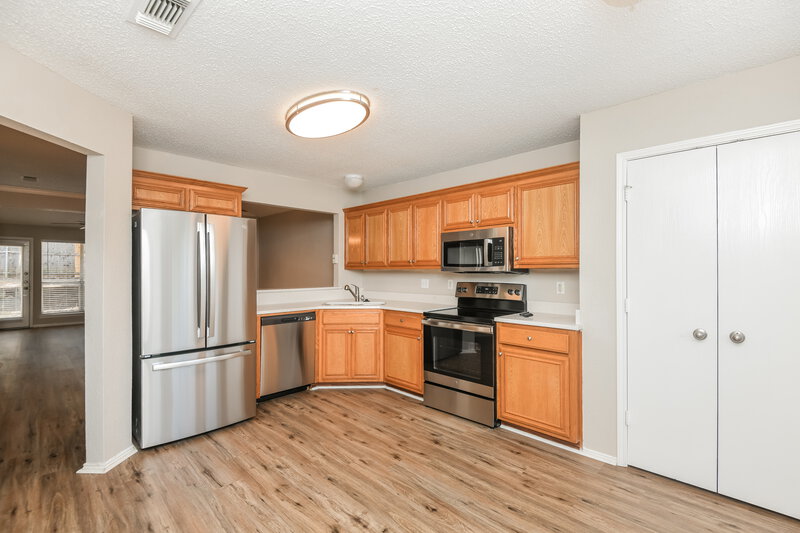 2,320/Mo, 5821 Clarion Trl Arlington, TX 76017 Kitchen View 2