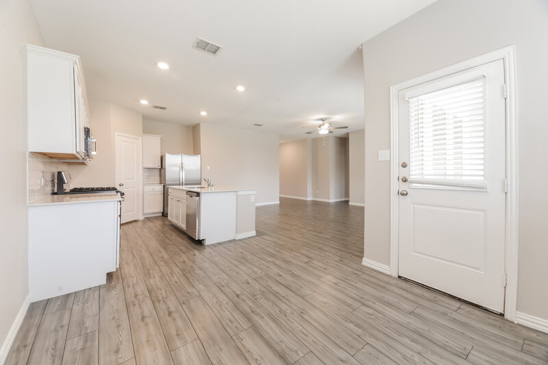 1,950/Mo, 1216 Sequoia Ln Princeton, TX 75407 Living Room View 2