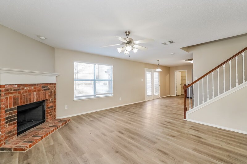 1,720/Mo, 1721 Santa Fe Trl Krum, TX 76249 Living Room View