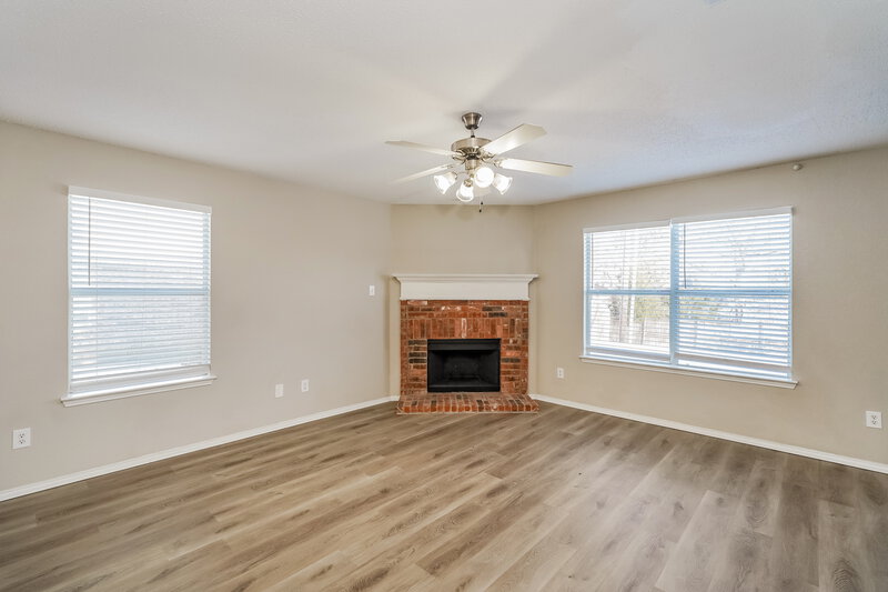 1,720/Mo, 1721 Santa Fe Trl Krum, TX 76249 Living Room View 2