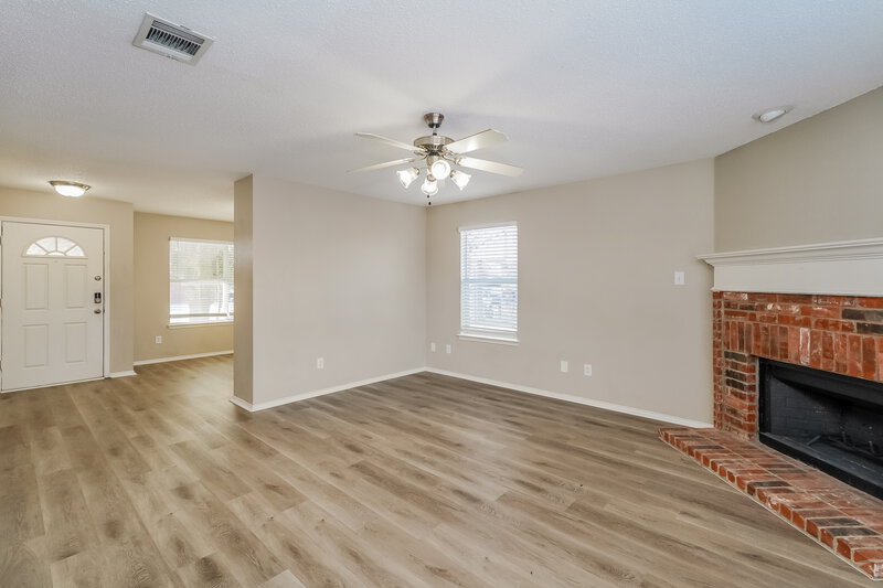 1,720/Mo, 1721 Santa Fe Trl Krum, TX 76249 Living Room View 3