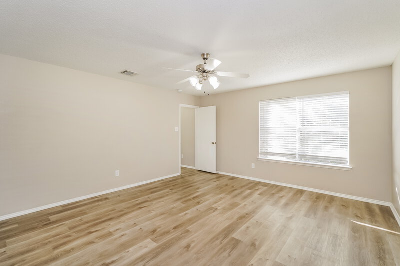 1,720/Mo, 1721 Santa Fe Trl Krum, TX 76249 Main Bedroom View