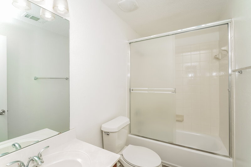 1,720/Mo, 1721 Santa Fe Trl Krum, TX 76249 Bathroom View