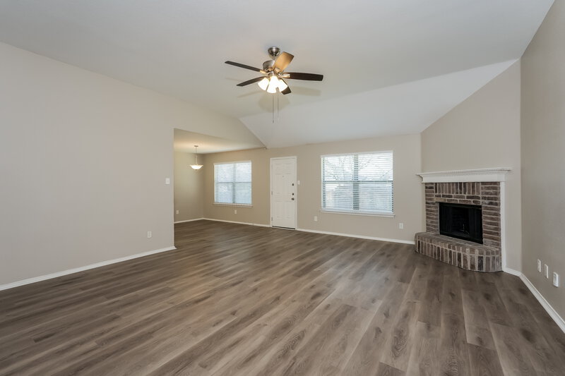 1,905/Mo, 1024 Brown Crest Rd Burleson, TX 76028 Living Room View 2
