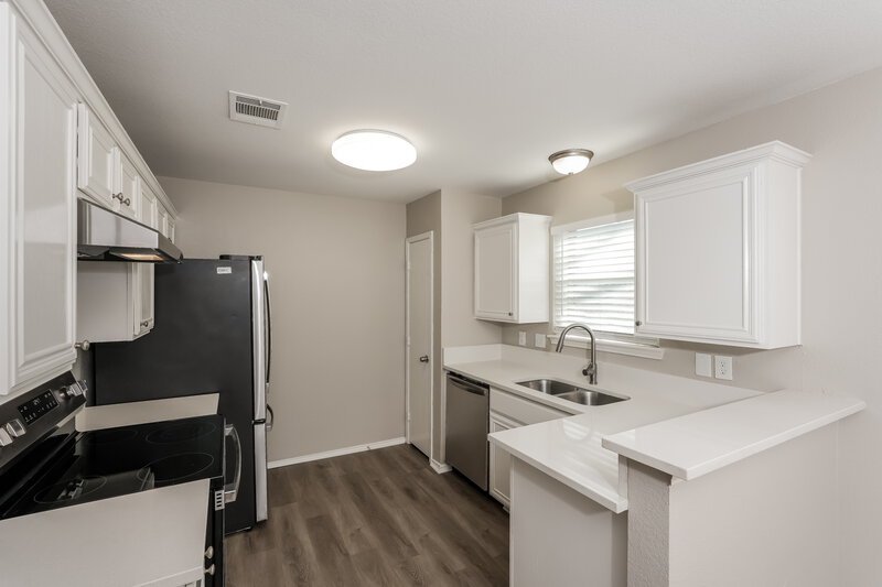1,905/Mo, 1024 Brown Crest Rd Burleson, TX 76028 Kitchen View