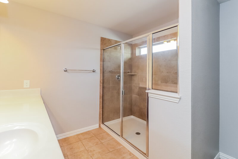 2,450/Mo, 7105 Mohegan Dr Fort Worth, TX 76179 Main Bathroom View