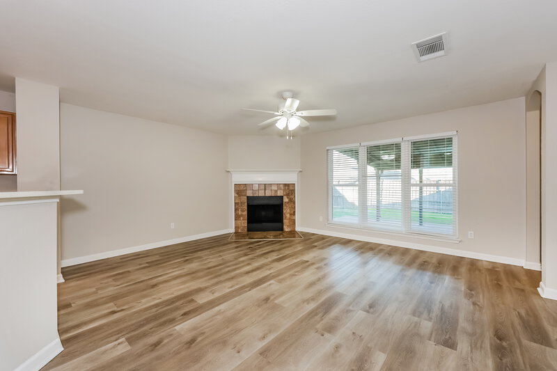 2,010/Mo, 213 Garden Valley Ln Red Oak, TX 75154 Living Room View