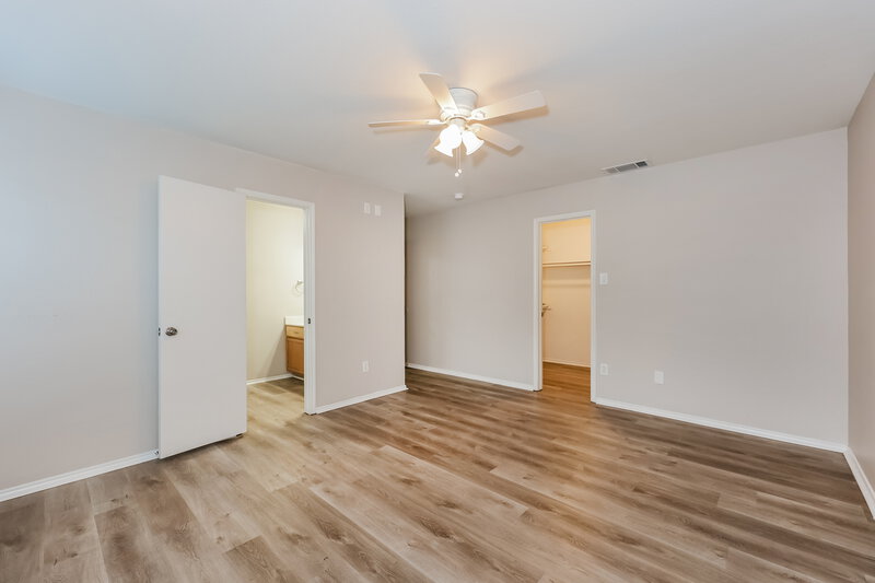 2,010/Mo, 213 Garden Valley Ln Red Oak, TX 75154 Main Bedroom View 2