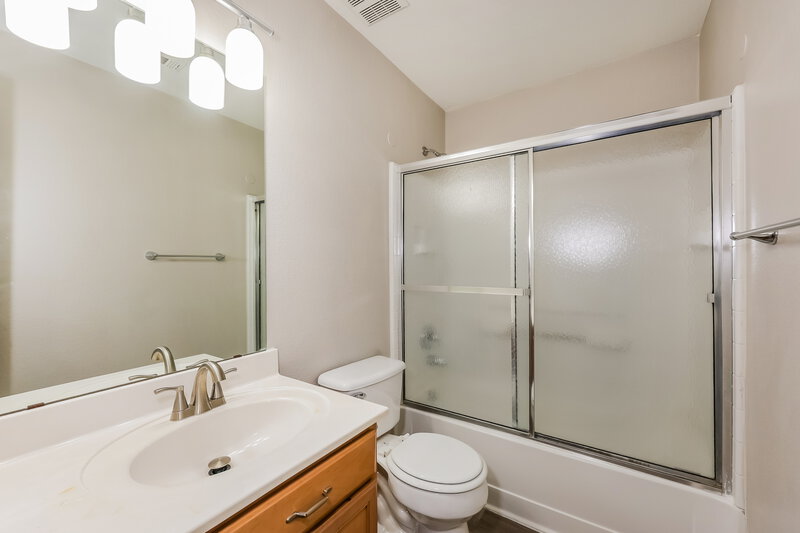 2,010/Mo, 213 Garden Valley Ln Red Oak, TX 75154 Bathroom View