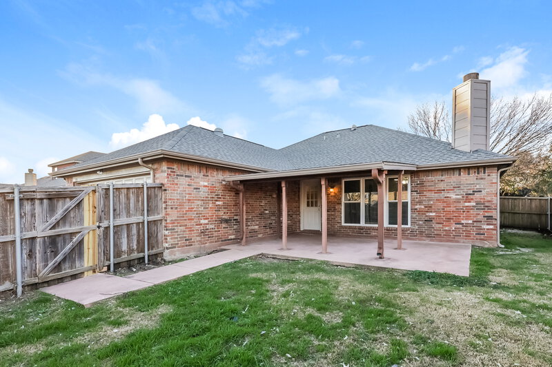 2,010/Mo, 213 Garden Valley Ln Red Oak, TX 75154 Rear View