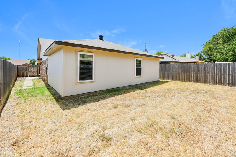 2,680/Mo, 1624 Lincolnshire Way Fort Worth, TX 76134 Rear View