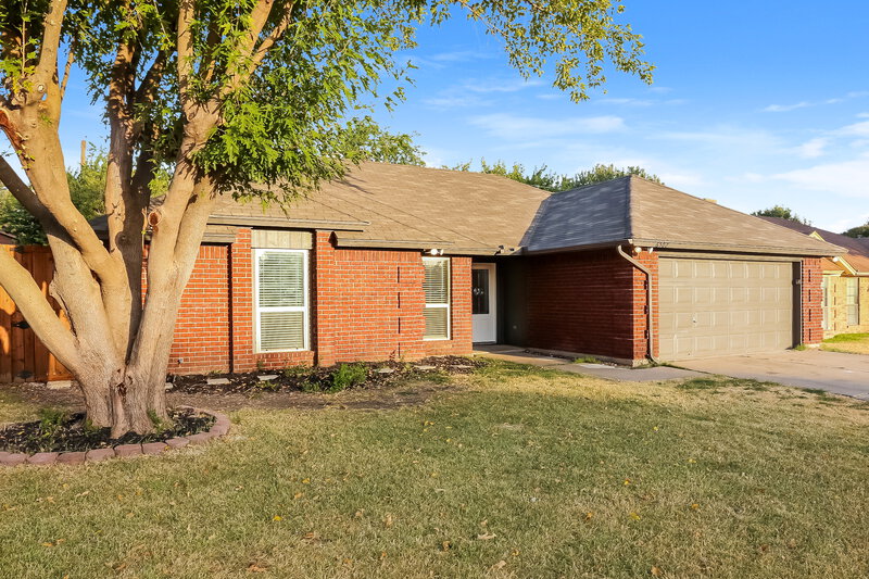 2,170/Mo, 6502 Running Creek Dr Arlington, TX 76001 Front View 2