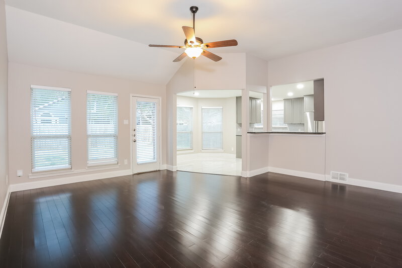 2,170/Mo, 6502 Running Creek Dr Arlington, TX 76001 Living Room View