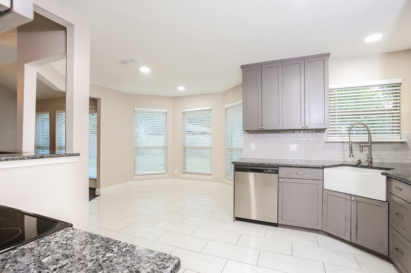 2,170/Mo, 6502 Running Creek Dr Arlington, TX 76001 Kitchen View 2