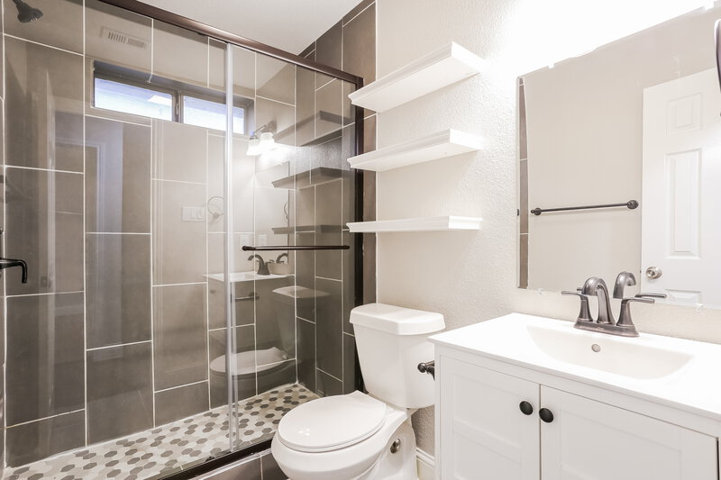 2,170/Mo, 6502 Running Creek Dr Arlington, TX 76001 Bathroom View
