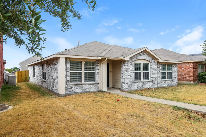 2,400/Mo, 2922 Midbury Dr Lancaster, TX 75134 Front View