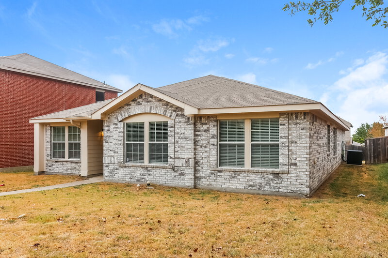 2,400/Mo, 2922 Midbury Dr Lancaster, TX 75134 Side View