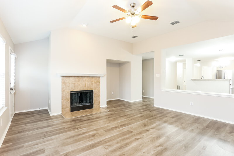 2,400/Mo, 2922 Midbury Dr Lancaster, TX 75134 Living Room View