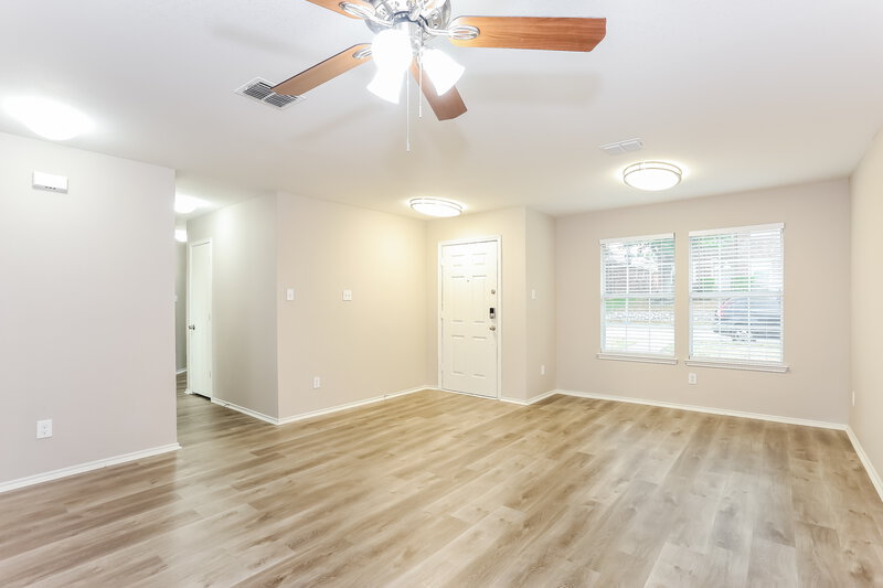 2,400/Mo, 2922 Midbury Dr Lancaster, TX 75134 Den View 2