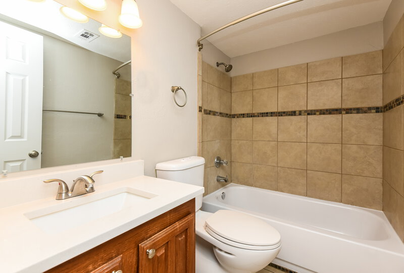 2,200/Mo, 3724 Whitefern Dr Fort Worth, TX 76137 Bathroom View