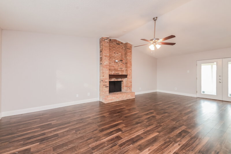 2,265/Mo, 1137 Pleasant Valley Rd Garland, TX 75040 Living Room View