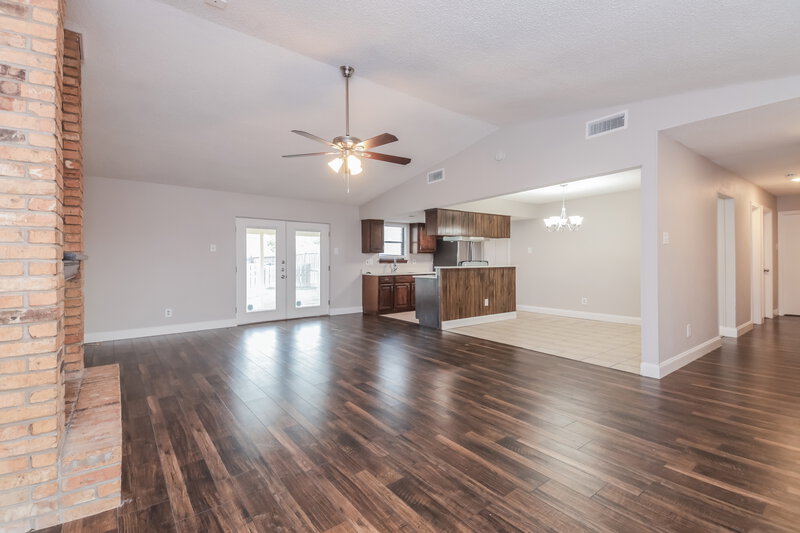 2,265/Mo, 1137 Pleasant Valley Rd Garland, TX 75040 Living Room View 2