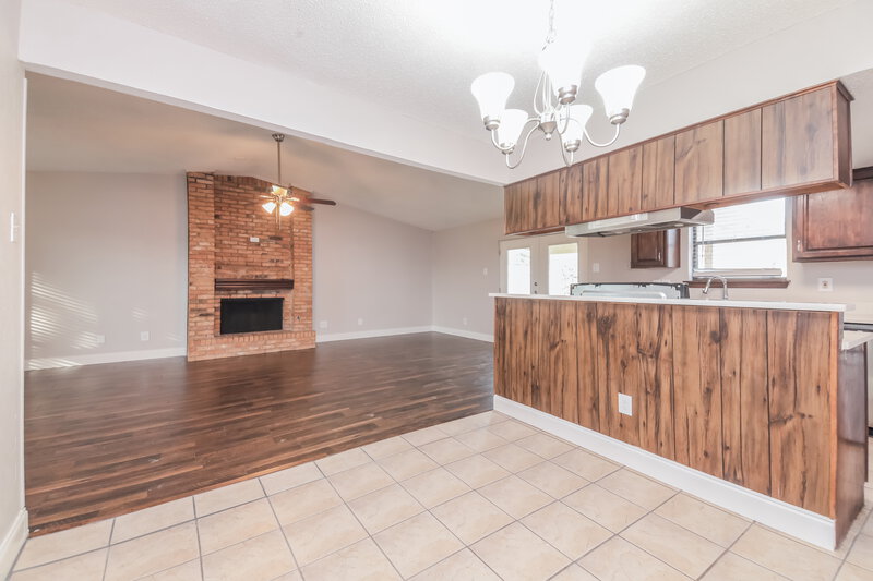 2,265/Mo, 1137 Pleasant Valley Rd Garland, TX 75040 Dining Room View