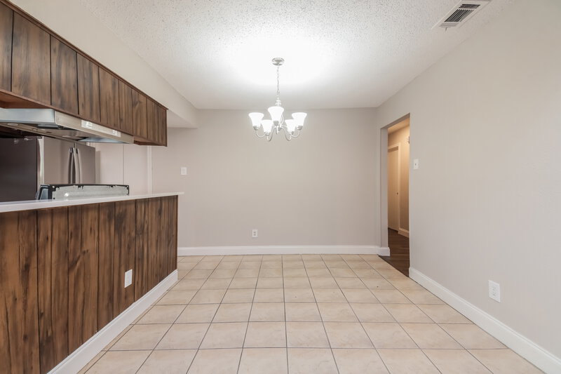 2,265/Mo, 1137 Pleasant Valley Rd Garland, TX 75040 Dining Room View 2