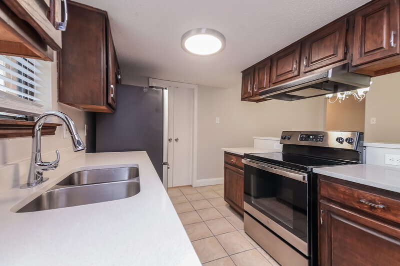 2,265/Mo, 1137 Pleasant Valley Rd Garland, TX 75040 Kitchen View