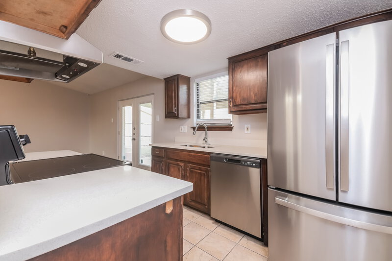 2,265/Mo, 1137 Pleasant Valley Rd Garland, TX 75040 Kitchen View 2