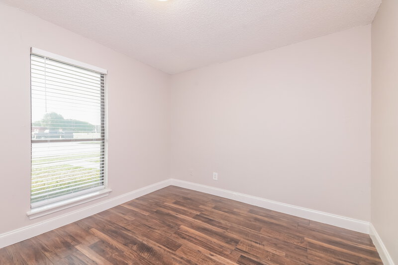2,265/Mo, 1137 Pleasant Valley Rd Garland, TX 75040 Bedroom View 2