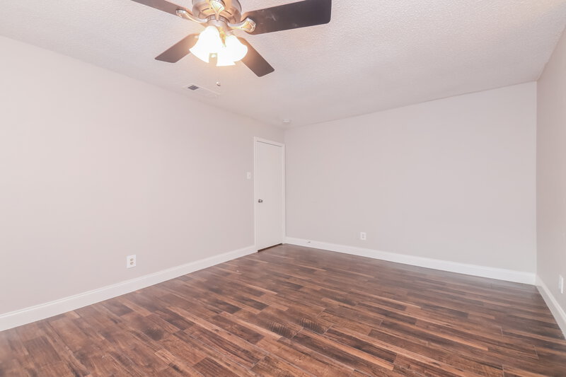 2,265/Mo, 1137 Pleasant Valley Rd Garland, TX 75040 Bedroom View 3