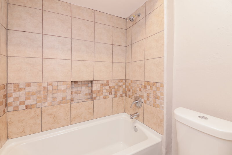 2,265/Mo, 1137 Pleasant Valley Rd Garland, TX 75040 Bathroom View