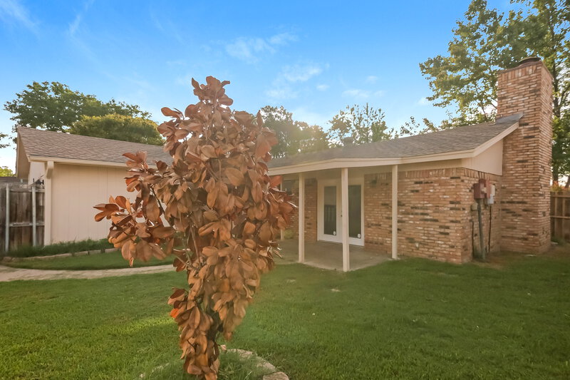 2,265/Mo, 1137 Pleasant Valley Rd Garland, TX 75040 Rear View