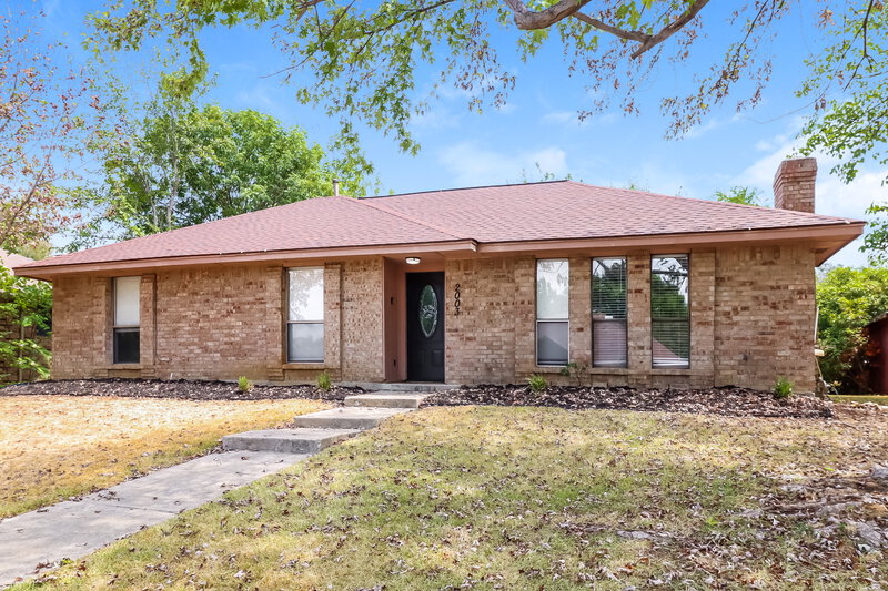 2,425/Mo, 2003 Camellia St Denton, TX 76205 Front View