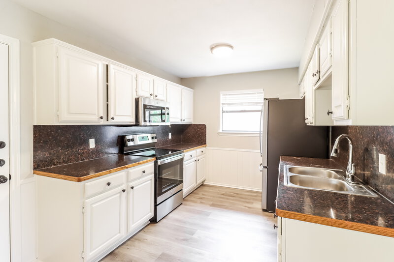 2,425/Mo, 2003 Camellia St Denton, TX 76205 Kitchen View