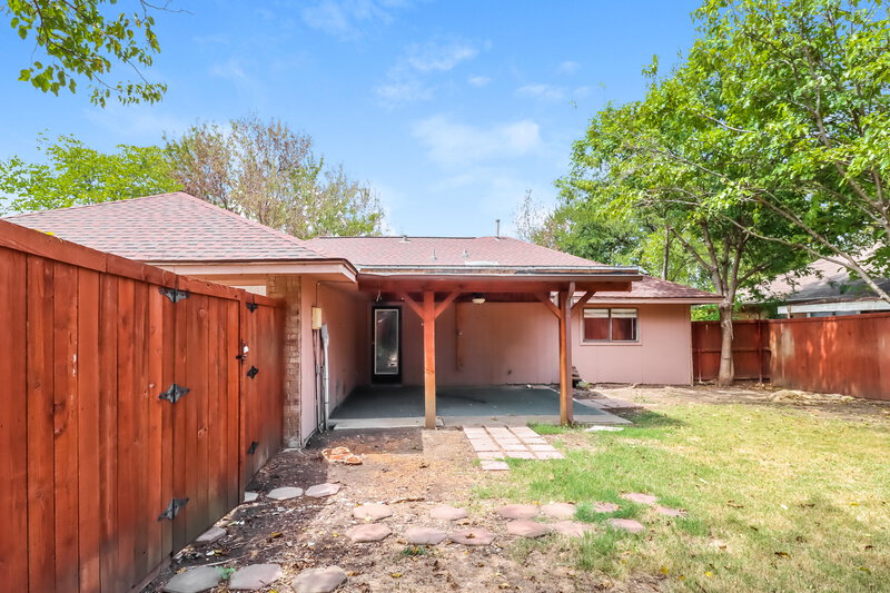 2,425/Mo, 2003 Camellia St Denton, TX 76205 Rear View