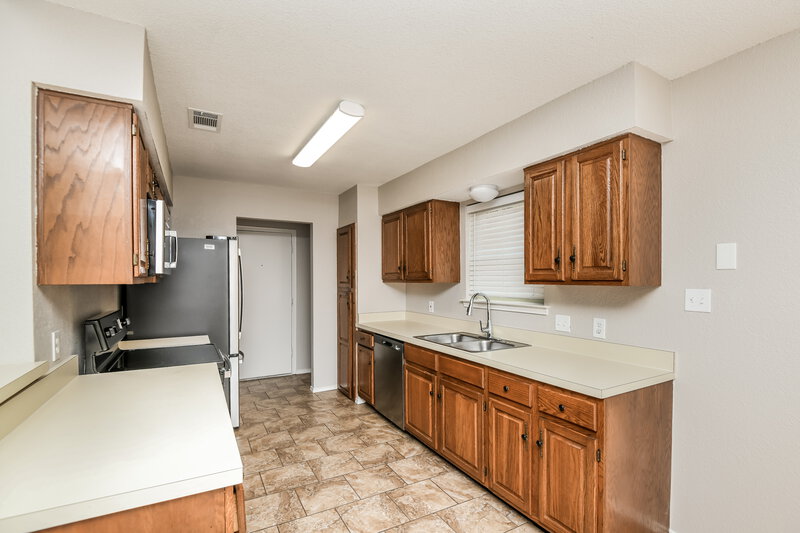 2,365/Mo, 2509 Hallmark St Grand Prairie, TX 75052 Kitchen View