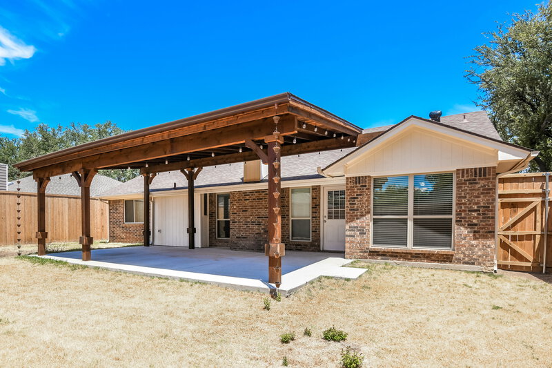 2,365/Mo, 2509 Hallmark St Grand Prairie, TX 75052 Rear View