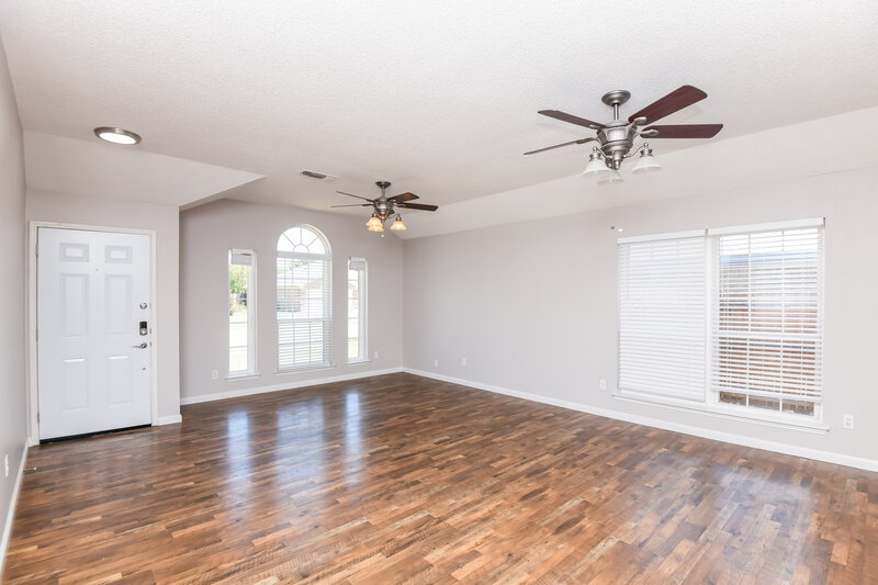 2,405/Mo, 415 Marybeth Dr Burleson, TX 76028 Living Room View