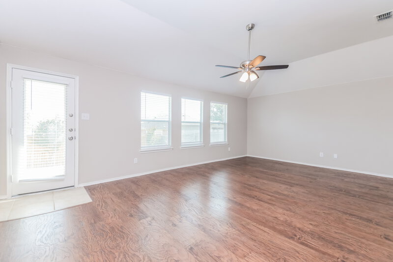 1,680/Mo, 2031 Brook Mdw Forney, TX 75126 Living Room View