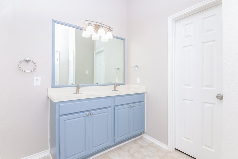 1,680/Mo, 2031 Brook Mdw Forney, TX 75126 Main Bathroom View