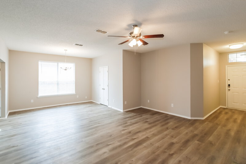 2,175/Mo, 7213 Park Creek Cir W Fort Worth, TX 76137 Living Room View