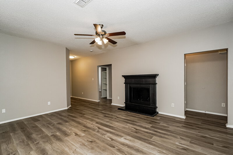 2,070/Mo, 7213 Park Creek Cir W Fort Worth, TX 76137 Living Room View