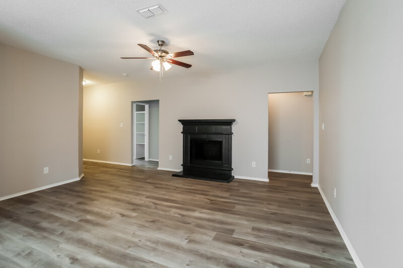 2,175/Mo, 7213 Park Creek Cir W Fort Worth, TX 76137 Living Room View 2