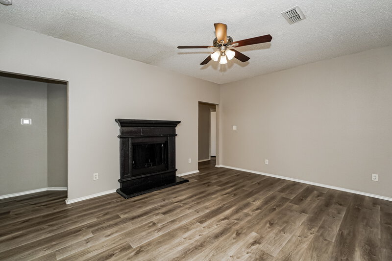 2,070/Mo, 7213 Park Creek Cir W Fort Worth, TX 76137 Living Room View 2